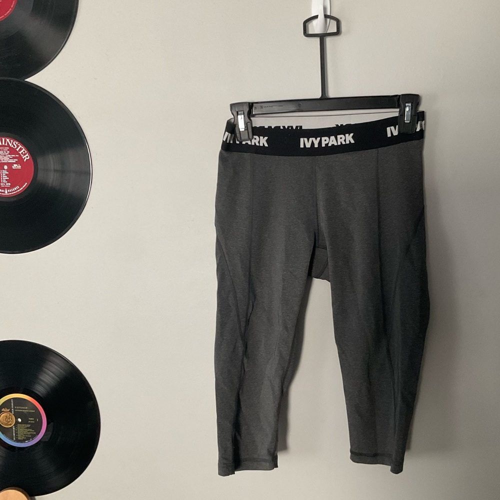 Ivy Park Logo Cropped sculpting legging size S